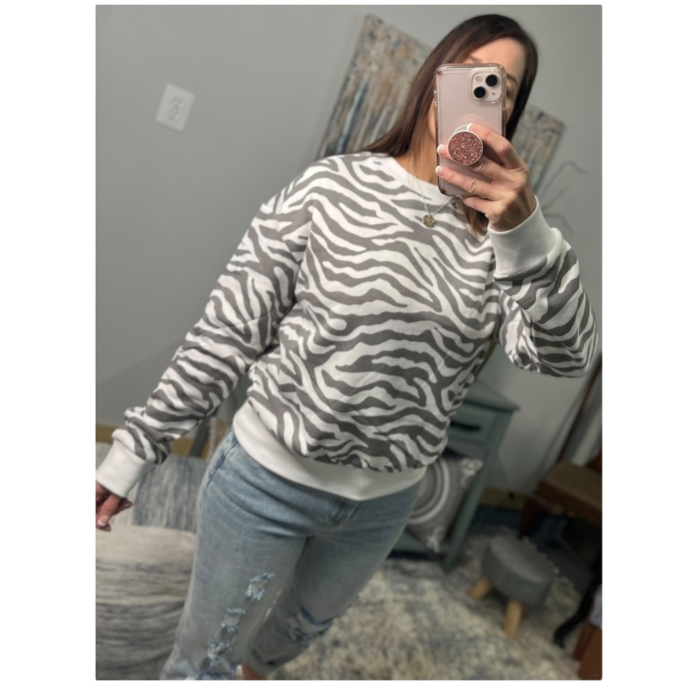 Zebra Sweatshirt White Gray Round Neck Banded Bottom Long Sleeve Animal Pullover - Picture 6 of 8